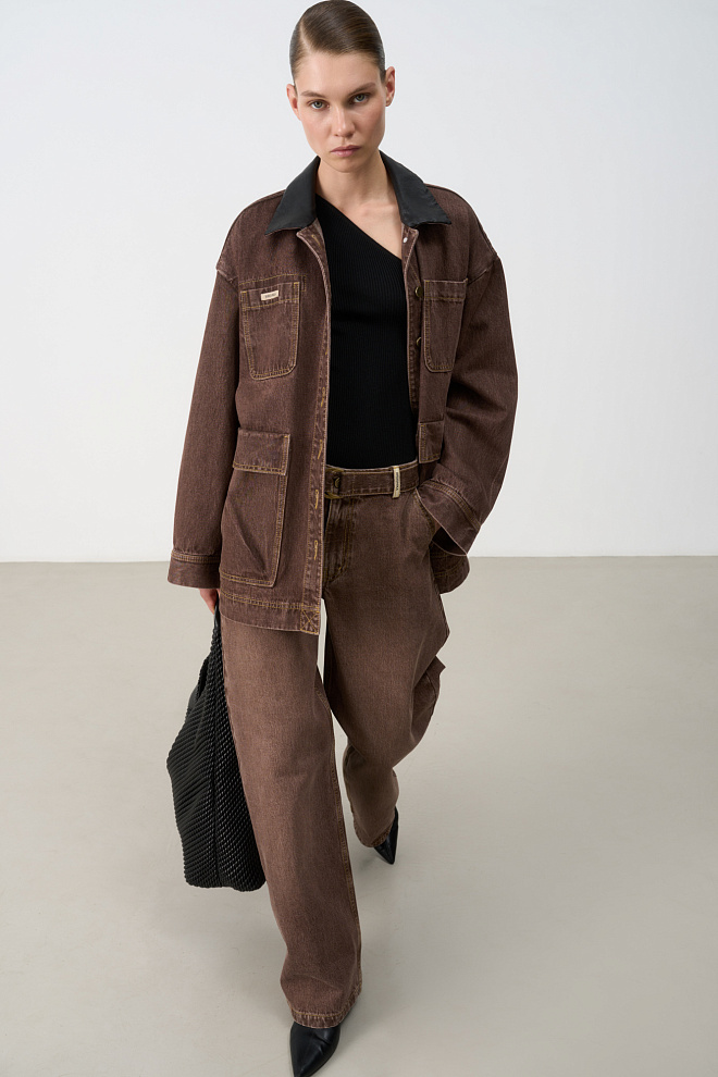 Джинсовая куртка с кожаным воротником