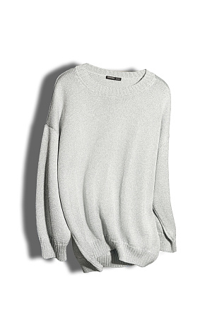 бежевый Трикотажный удлиненный джемпер из вискозы с люрексом. Модель свободного силуэта со спущенной линией плеча и круглым вырезом горловины. Края изделия в рубчик. 