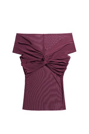 бордовый Полупрозрачный топ с открытой линией плеч. Модель приталенного силуэта, без рукавов. Изделие декорировано перекрутом на груди и драпировкой на лифе.