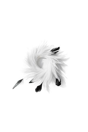 белый Широкий браслет из перьев. 