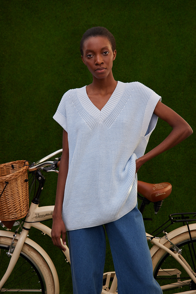 Жилет из хлопка с V-образным вырезом