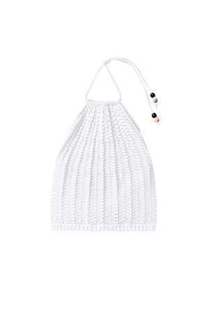 белый Трикотажный топ из хлопка. Модель без рукавов, с открытой спиной и вырезом халтер с завязками, декорированными бусинами. Вязка выполнена узором "ёлочка".