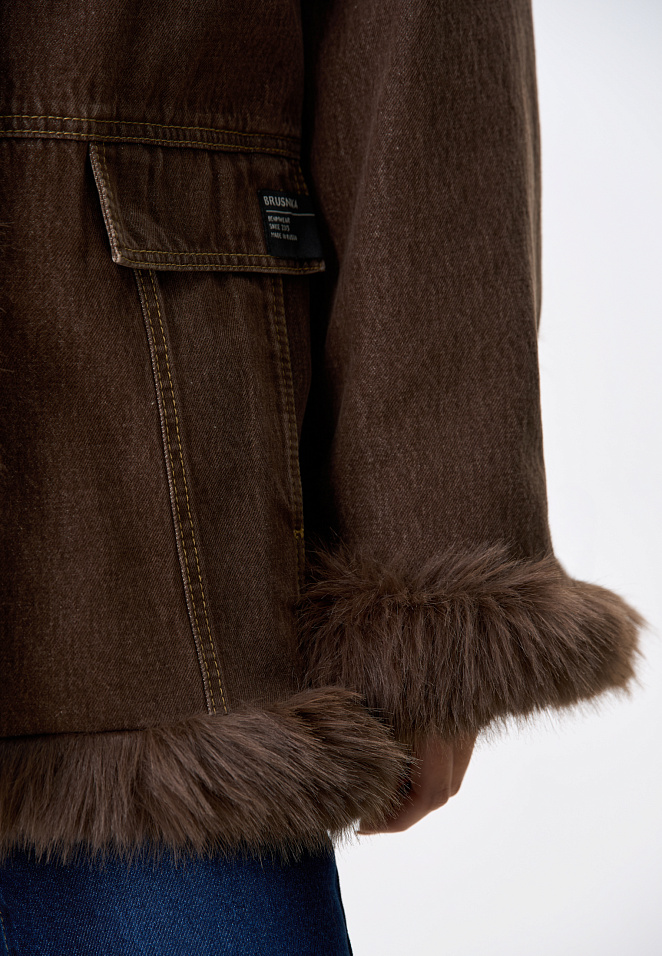 Джинсовая куртка с отделкой из экомеха