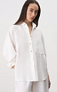 Рубашка из 100% льна с рукавом реглан. Модель свободного кроя, с длинными рукавами с короткими манжетами, классическим отложным воротником и нагрудным карманом с брендированным ярлыком. Застежка на пуговицы.