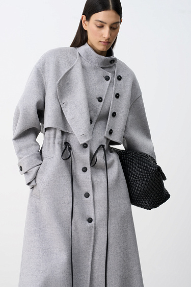 Однобортное пальто с кокеткой