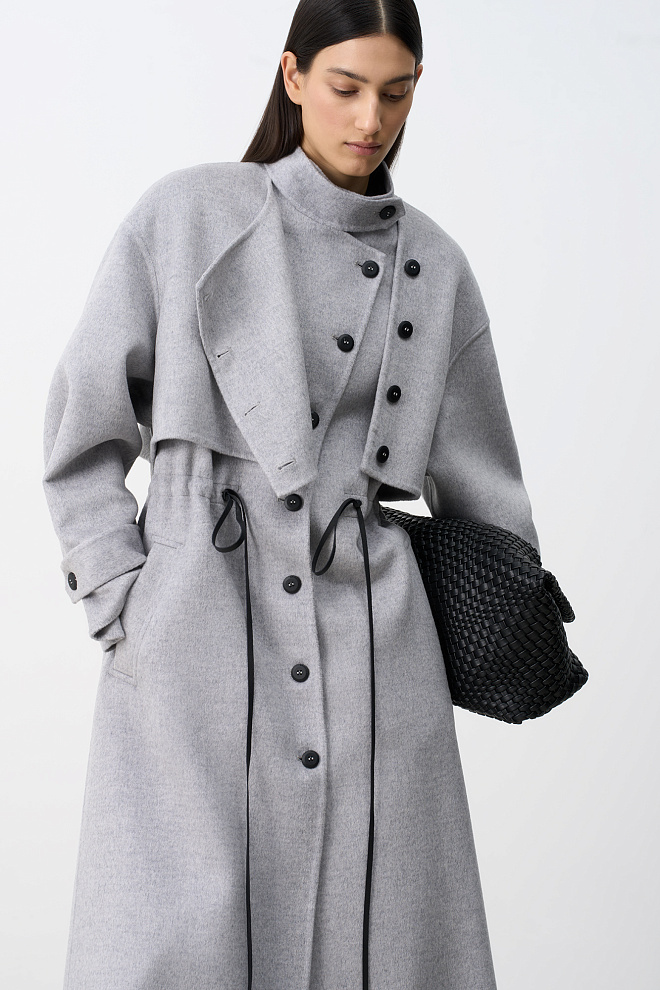 Однобортное пальто с кокеткой