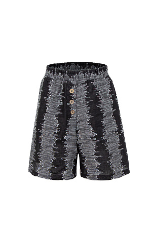 черный Шорты из текстурного льна. Модель прямого кроя с поясом на резинке, двумя карманами и декором в виде пуговиц.
