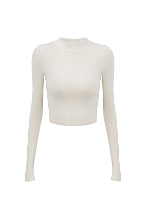 бежевый Трикотажный кроп-топ из вискозы с длинным рукавом, круглым вырезом горловины и фигурным низом. Края изделия выполнены в рубчик.