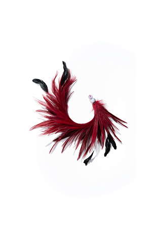 бордовый Широкий браслет из перьев. 