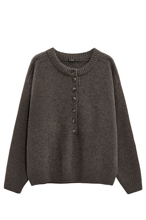 коричневый Трикотажный джемпер из 100% шерсти яка. Модель свободного силуэта с вывязанной круглой горловиной и планкой на пуговицах. Низ изделия и манжеты рукавов выполнены в рубчик.