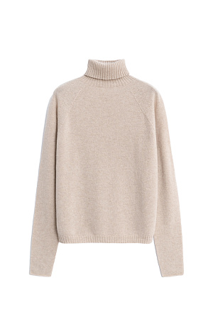 бежевый Джемпер из 100% кашемира. Модель с высоким воротником и рукавом реглан. Низ изделия и воротник выполены в рубчик. 