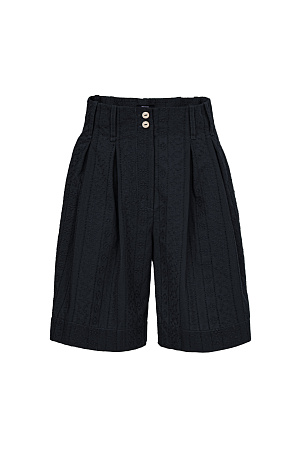 черный Шорты из 100% хлопка. Потайная застежка на молнию и пуговицы. Дополнить образ можно рубашкой и топом из такой же ткани.