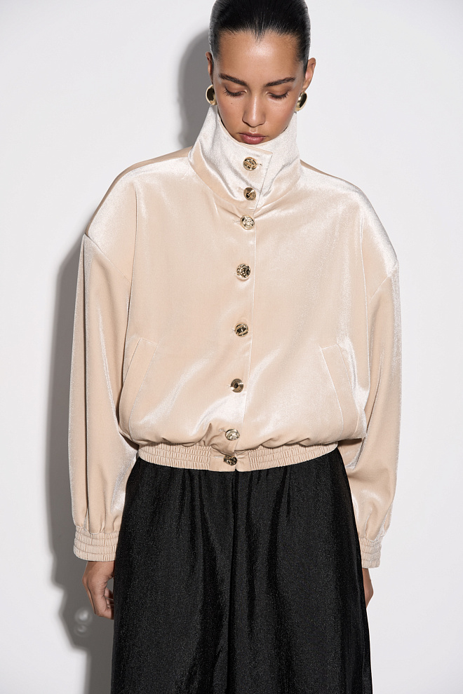 Бархатный бомбер с воротником-стойкой