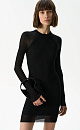 Трикотажное платье длины мини из вискозы в рубчик. Модель приталенного силуэта с круглым вырезом горловины и длинными полупрозрачными рукавами. 
