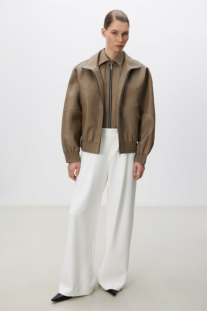 Бомбер из экокожи с боковыми карманами
