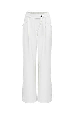 белый Широкие брюки с отстрочкой из поливискозы с высокой посадкой. Косая застежка на молнию и пуговицу, боковые карманы. Дополнить образ можно жилетом и жакетом. 
