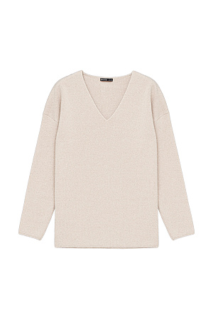 бежевый Удлиненный трикотажный джемпер из шерсти с добавлением кашемира. Модель свободного силуэта со спущенной линией плеча и глубоким V-образным вырезом. Дополнить образ можно комплектной юбкой.