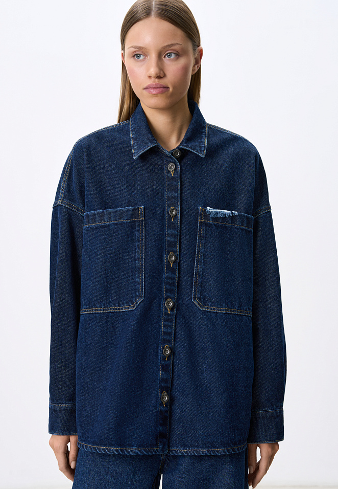 Джинсовая рубашка с большими карманами