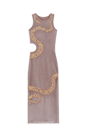 бежевый Трикотажное платье длины макси из вискозы. Модель приталенного силуэта, без рукавов, круглым вырезом горловины и вырезом на талии. Края изделия выполнены в рубчик. Ключевой деталью платья является принт в виде змеи, опоясывающий силуэт. 