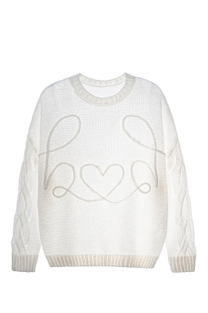 белый Трикотажный джемпер из шерсти и мохера. Модель свободного силуэта со спущенной линией плеча и круглым вырезом горловины. Изделие декорировано вывязанными косами на рукавах и вензелем в виде сердца на груди.