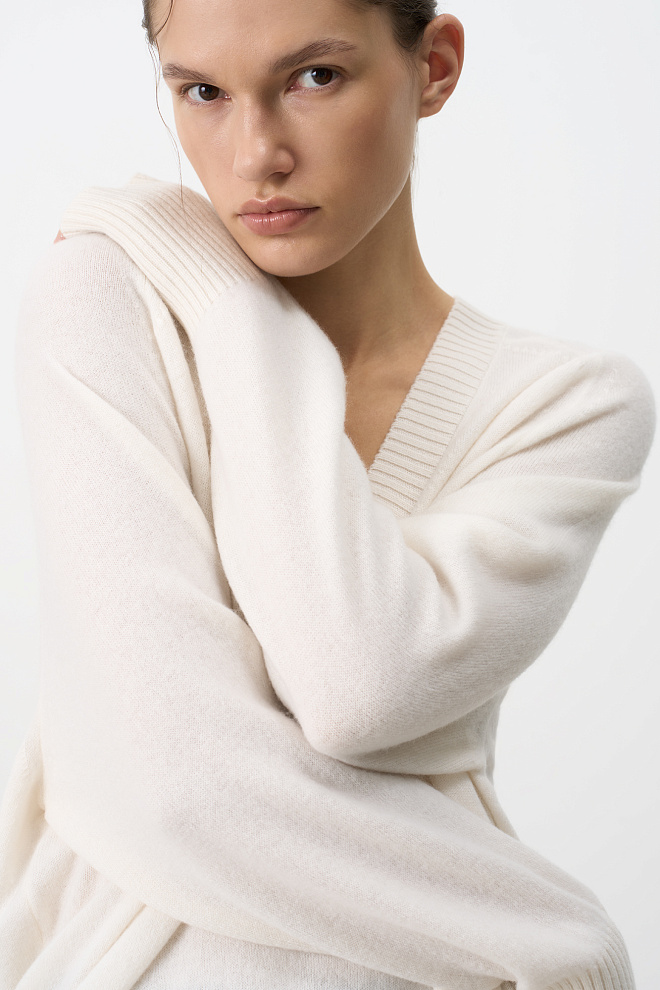 Джемпер с V-образным вырезом из 100% кашемира