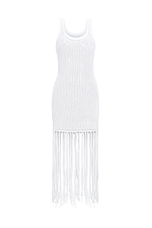 белый Трикотажный ажурный сарафан из 100% хлопка. Модель свободного кроя, без рукавов, на широких бретельках и U-образным вырезом. Изделие декорировано длинной бахромой.
