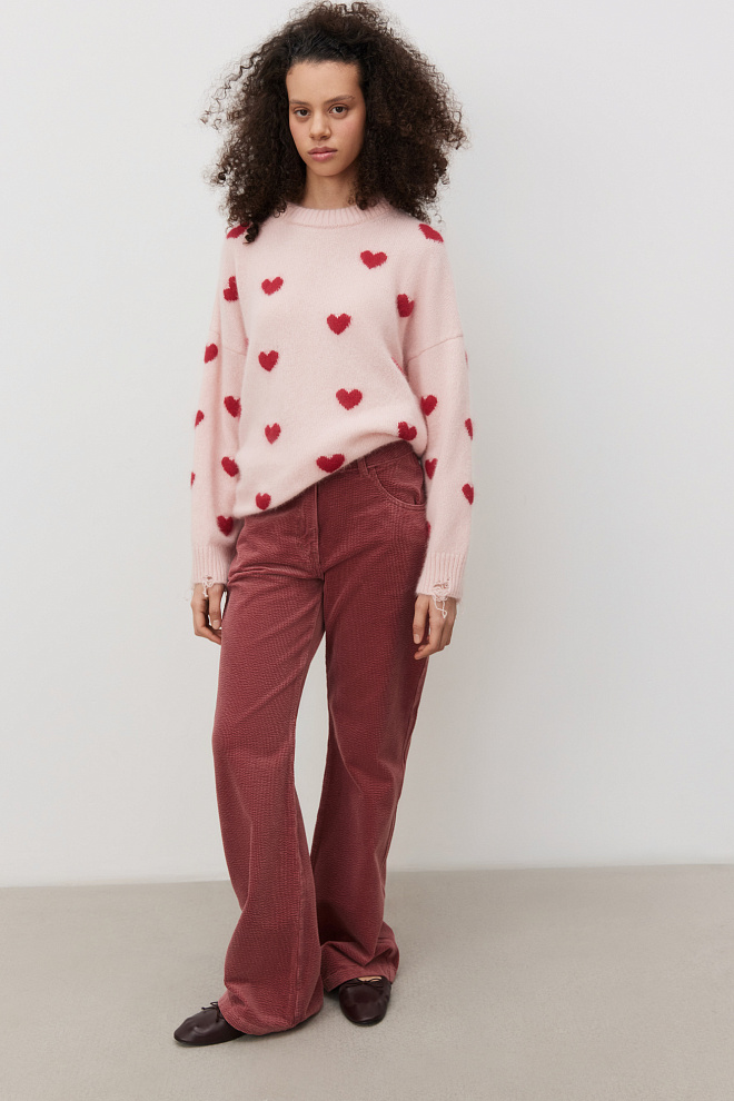 Джемпер из пуха лисы с принтом в виде сердечек