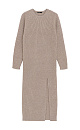 Трикотажное платье из шерсти и кашемира. Модель свободного силуэта в широкий рубчик с разрезом спереди и спущенной линией плеча. 