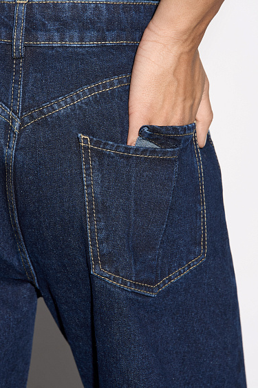 Джинсы с акцентными пуговицами