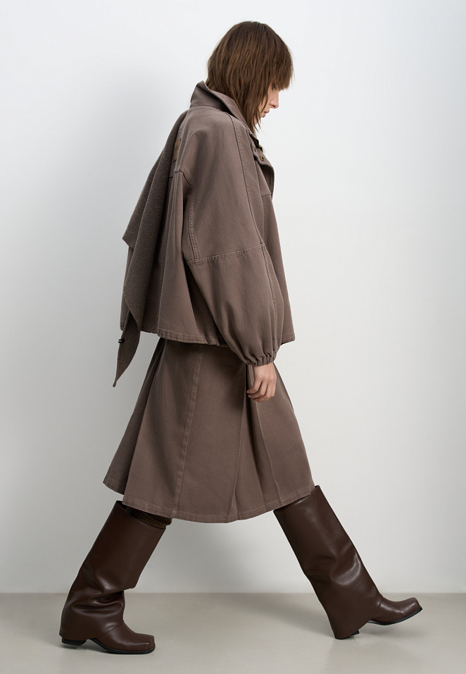 Джинсовая юбка со встречными складками