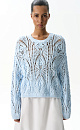 Трикотажный джемпер из хлопка, выполненный ажурной вязкой с орнаментом. Модель свободного силуэта с длинными рукавами и круглым вырезом горловины. Манжеты и низ изделия выполнены в рубчик.
