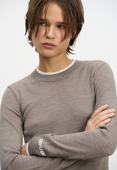 Джемпер с манжетами и воротничком