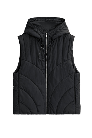 черный Жилет на синтепоне с капюшоном. Модель свободного силуэта с боковыми карманами. Капюшон регулируется кулиской. Застежка на молнию. На подкладке. 