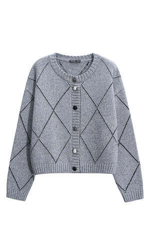 серый Трикотажный кардиган с узором аргайл из шерсти яка с добавлением люрекса. Модель свободного силуэта со спущенной линией плеч, круглым вырезом горловины и застежкой на крупные пуговицы. Края изделия выполнены в рубчик.