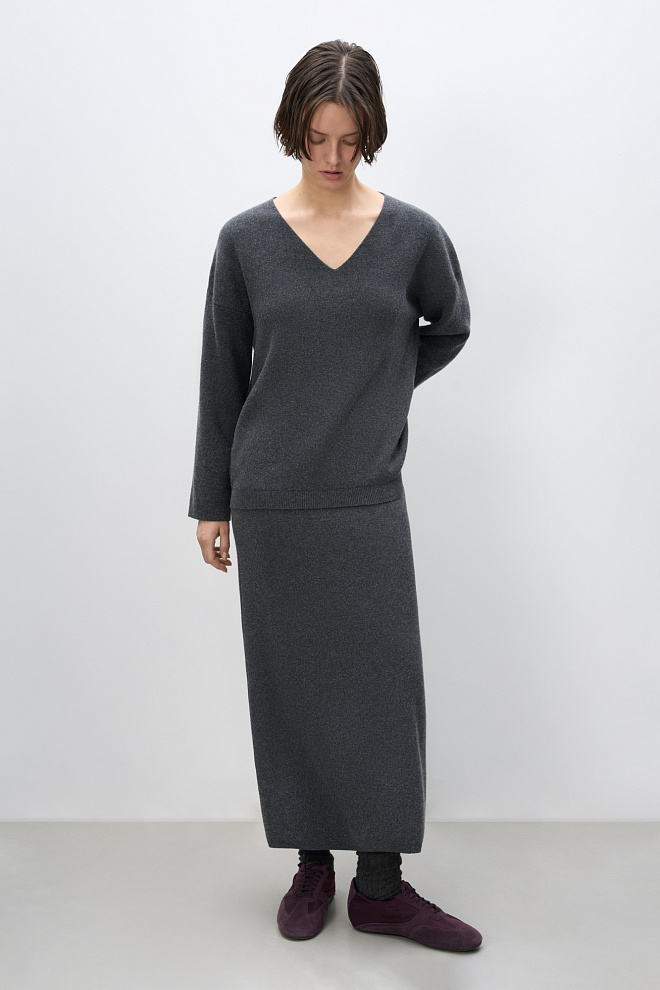 Джемпер с V-образным вырезом 