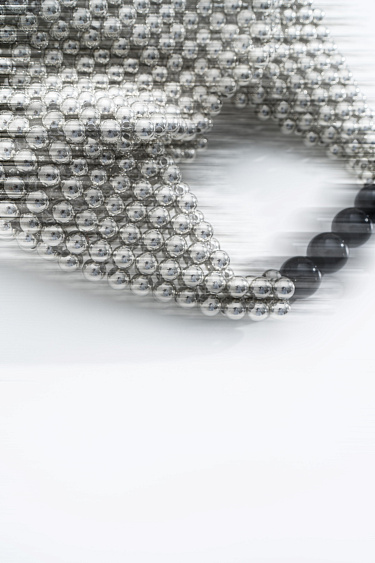 Сумочка из серебряных бусин