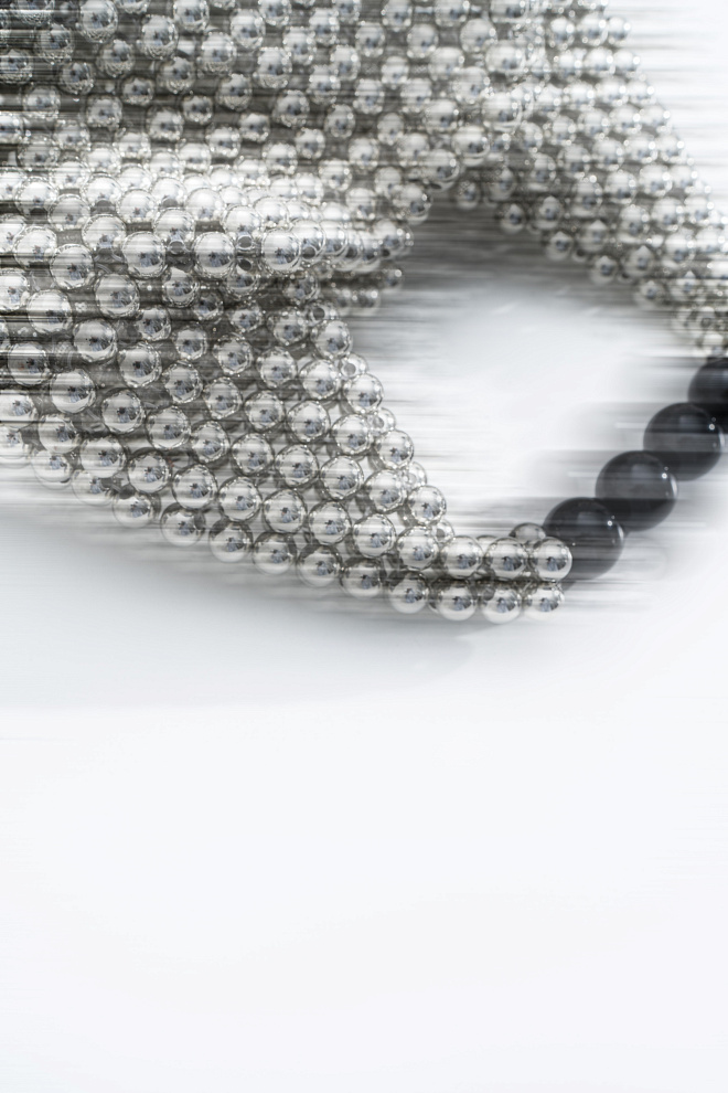 Сумочка из серебряных бусин