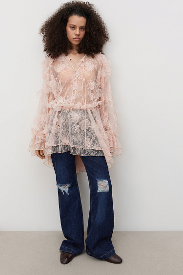 Расклешенные джинсы в стиле гранж