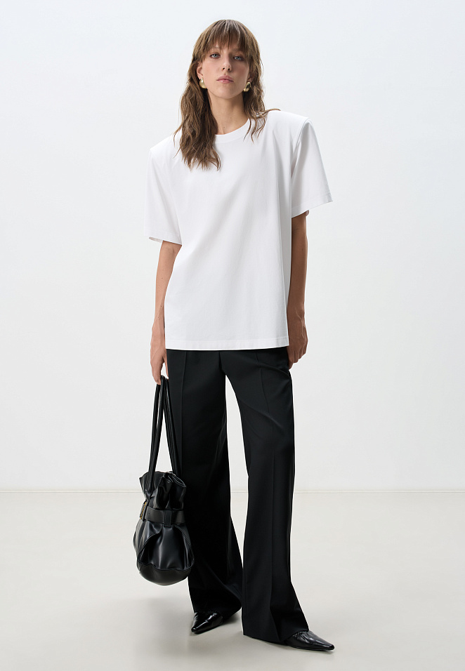 Футболка с подплечниками