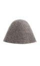 Трикотажная панама из 100% шерсти яка. Изделие выполнено в рубчик. 