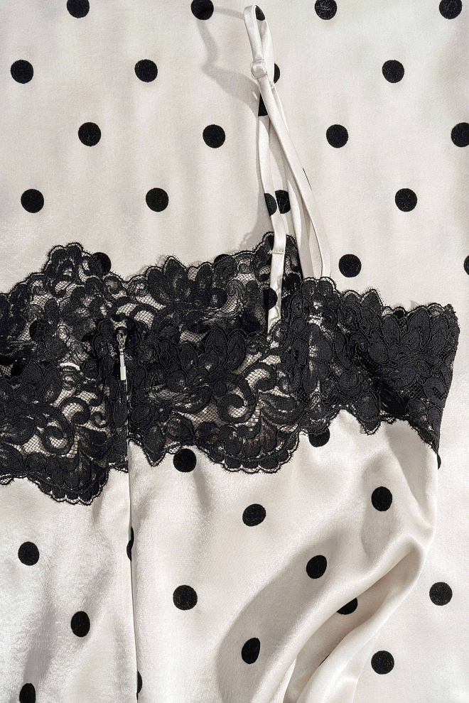 Атласное платье-комбинация в горох