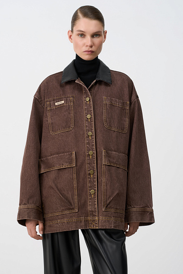 Джинсовая куртка с кожаным воротником