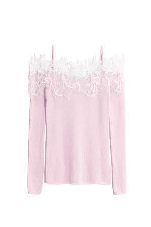 розовый Трикотажный лонгслив из шерсти мериноса экстрафайн и альпака суперфайн. Модель по фигуре на тонких бретелях с длинными рукавами и открытой линией плеч. Декольте декорировано кружевом.