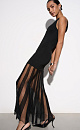 Трикотажное платье длины макси с полупрозрачной юбкой плиссе. Модель приталенного силуэта, без рукавов и неглубоким вырезом декольте.