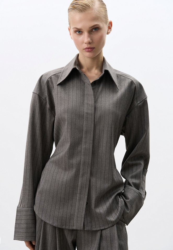 Рубашка из шерсти с большими плечами