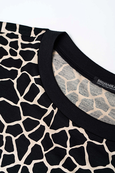 Футболка с анималистическим принтом