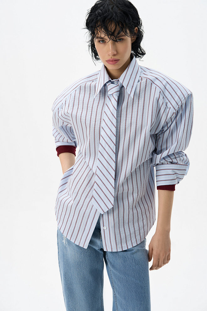 Рубашка в полоску с подплечниками