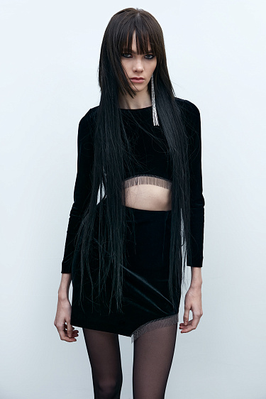 Бархатный костюм из топа и юбки