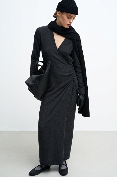 Платье на запах из шерсти и кашемира