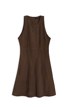 коричневый Платье длины мини из ткани с имитацией внешнего вида и свойств натуральной замши. Модель приталенного силуэта без рукавов, с круглым вырезом горловины и на широких бретельках. Застежка на молнию на спинке. Врезные карманы.